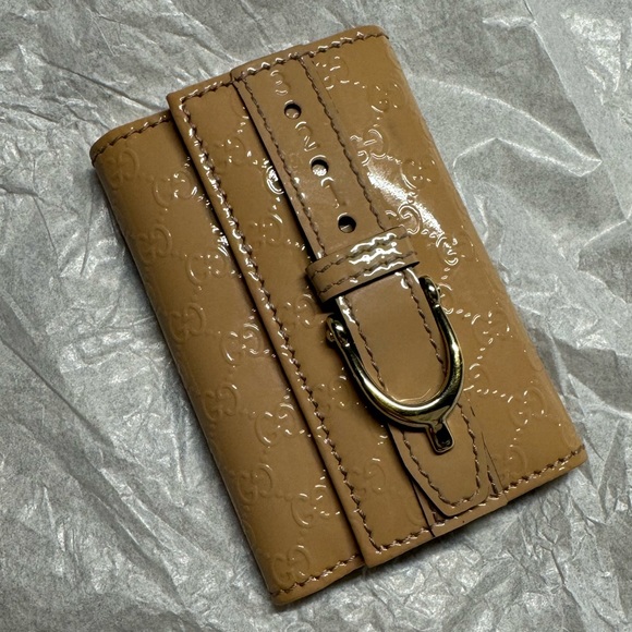 GUCCI Beige Patent Leather Key Case - Picture 7 of 8